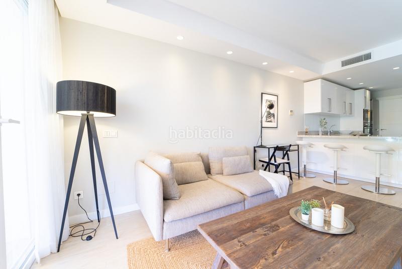 Foto c0df8c36-476c-4fe6-8c93-f74ac62bfea3. Alquiler planta baja apartamento nova en Nueva Andalucía centro Marbella