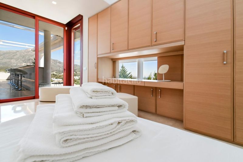 Foto 0867dd1e-6c26-4a07-9491-29e17e80617b. Casa amb aparcament piscina a Las Brisas Marbella