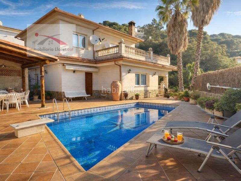 Foto cc99bec5-5291-4705-8355-e76132ff2ba3. Casa amb aparcament piscina a Canyelles Lloret de Mar