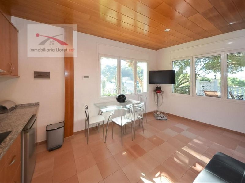 Foto 247c80ab-2f18-4f4b-b919-05519bf16bb4. Casa amb calefacció aparcament piscina a Canyelles Lloret de Mar