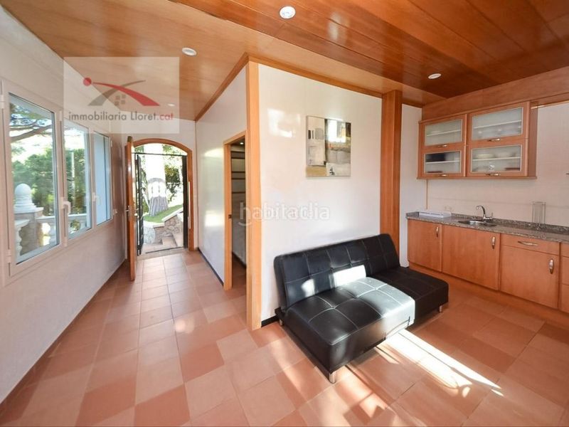 Foto 547ca732-b2f1-47a2-8e74-d3fa397c4f38. Casa amb calefacció aparcament piscina a Canyelles Lloret de Mar