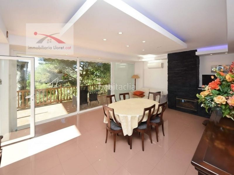 Foto 60a4baa6-cc28-4b9b-8027-a9de8ff6ea26. Casa amb calefacció aparcament piscina a Canyelles Lloret de Mar