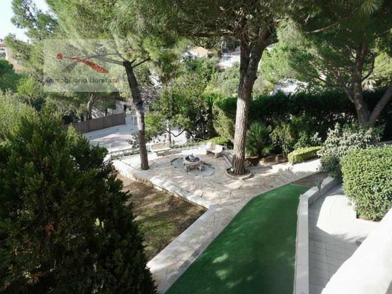 Foto 95279797-9258-408c-a686-bd0c325b9760. Casa amb calefacció aparcament piscina a Canyelles Lloret de Mar