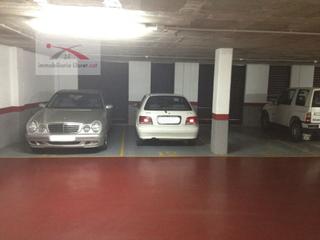 Aparcament cotxe a Centre. Parking en carrer areny