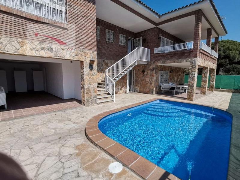 Foto 0afd1def-5e7d-447f-b0a0-b14fae25086e. Casa con parcheggio piscina in Canyelles Lloret de Mar