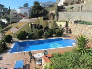 Maison à Santa Maria de Llorell. 2 casas licencia turística  1 terreno vistas mar