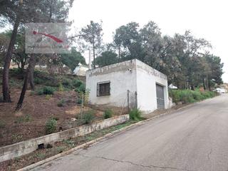 Terrain résidentiel à Carrer euro 9. Lloret residencial  3 terrenos  pequeña edificacion de 25m2