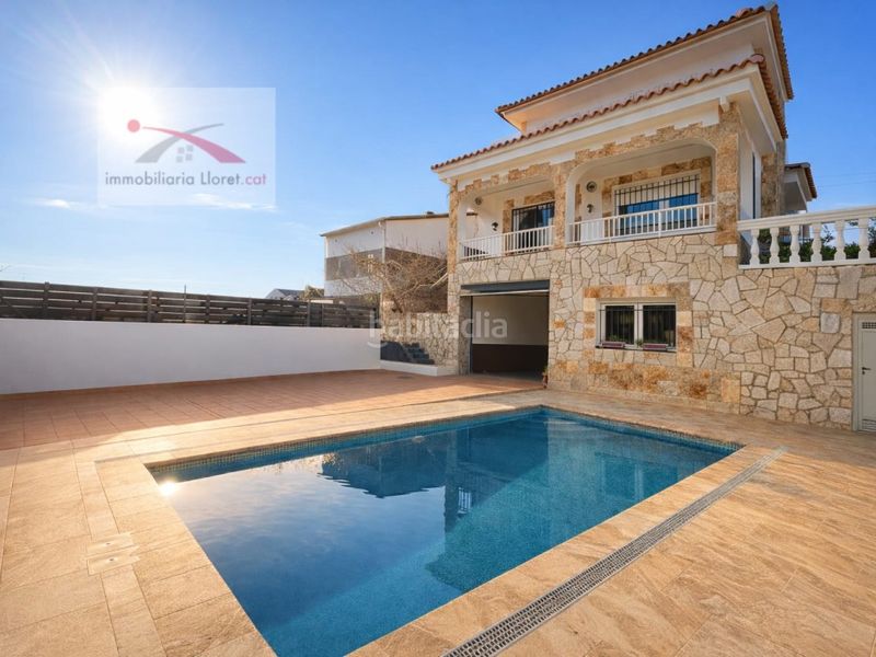 Foto 01e33bdd-8d43-4b58-b285-956f6a31b1ab. Casa amb calefacció aparcament piscina a Santa Clotilde Lloret de Mar