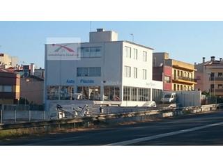 Lloguer Local Comercial a Avinguda països catalans 21. Taller y exposicion de vehiculos también alquiler o alquiler con