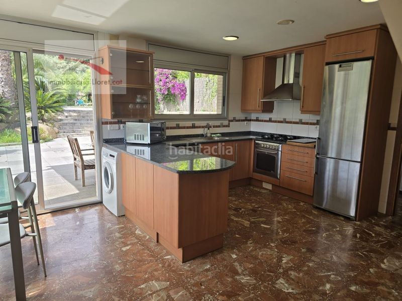 Foto a40d700c-bd88-4ea7-adeb-59d805895edb. Casa amb aparcament a Roca Grossa Lloret de Mar