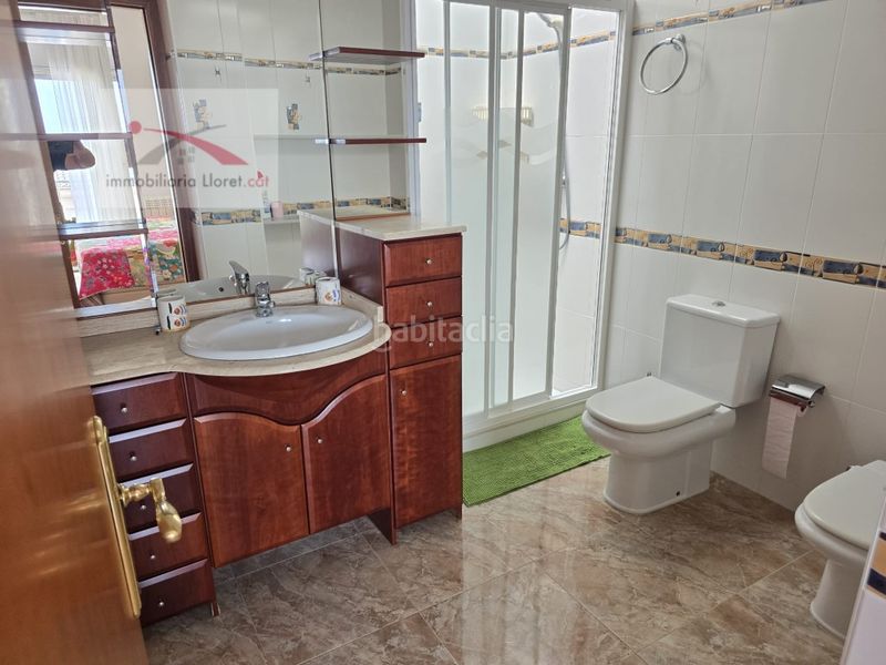 Foto df1474fc-5638-48eb-90e9-43d9ffec2f02. Casa amb aparcament a Roca Grossa Lloret de Mar