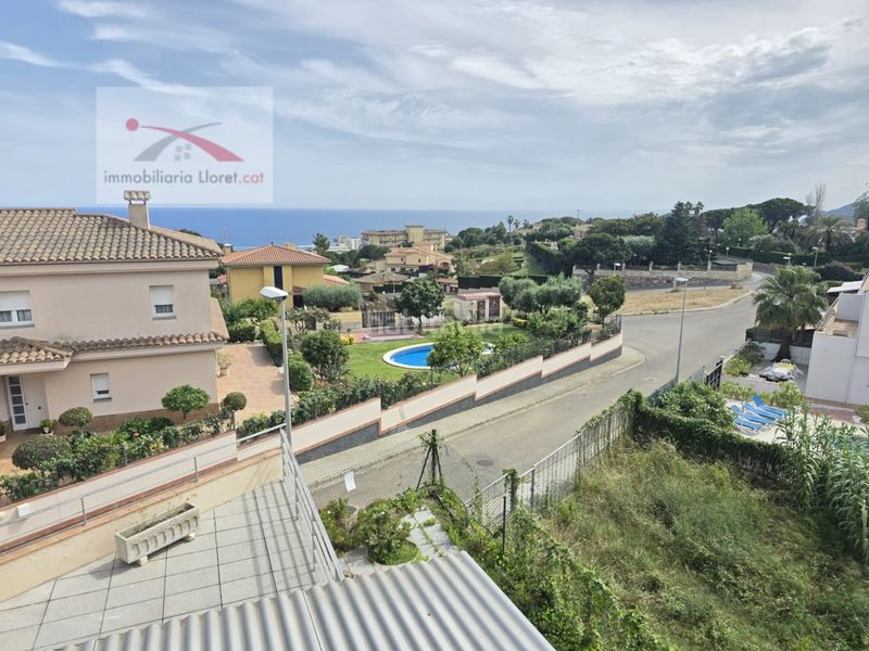 Foto f7fdd4e3-a795-4dae-b5bf-f49afd631a52. Casa amb aparcament a Roca Grossa Lloret de Mar