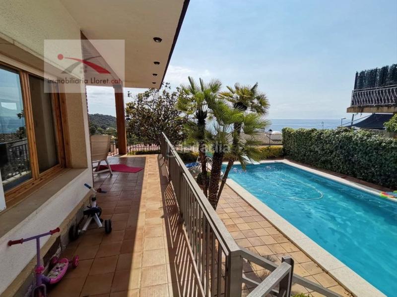 Foto 48b7fbaa-96f0-4702-9e95-fd2bbc9c9d07. Casa urb. santa cristina con vistas mar... puede ir andando a la playa en Blanes