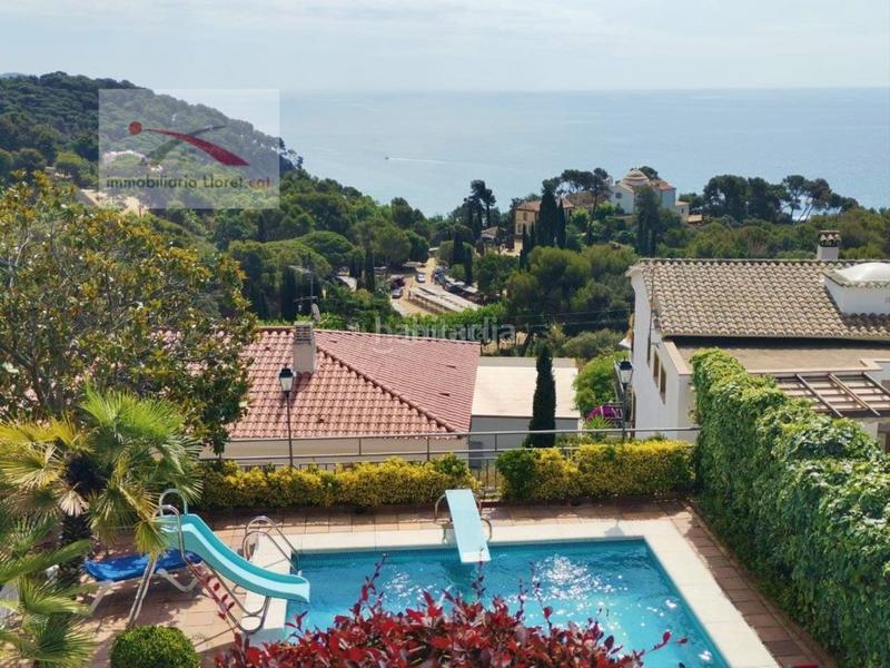 Foto 834733d1-9441-42bd-991a-52194d2536b1. Casa urb. santa cristina con vistas mar... puede ir andando a la playa en Blanes
