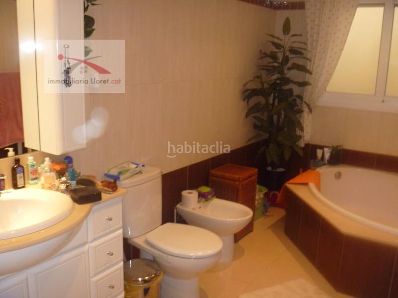 Foto c53434d1-bbd9-476b-a1e5-a614af142c8c. Casa amb aparcament a Aiguaviva Parc Vidreres