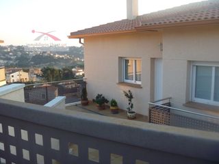 Casa a Aiguaviva Parc. Casa adosada con bonitas vistas al montseny y a la monta�a cerca