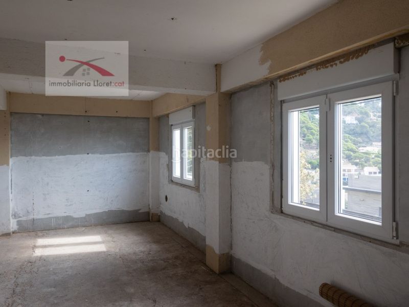 Foto 818a6212-7f04-410e-8f70-8e5d4df240ec. Casa amb aparcament a Roca Grossa Lloret de Mar