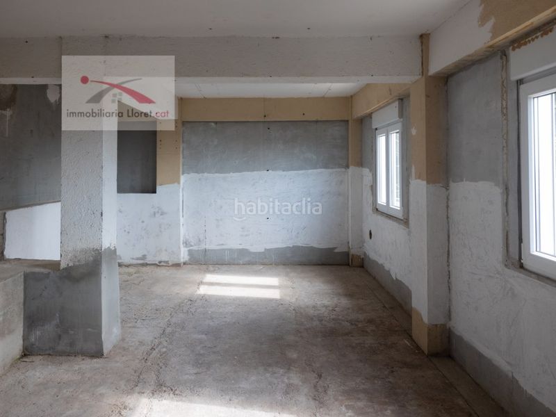 Foto cf930a77-f416-418a-9995-b86ab46568ab. Casa amb aparcament a Roca Grossa Lloret de Mar