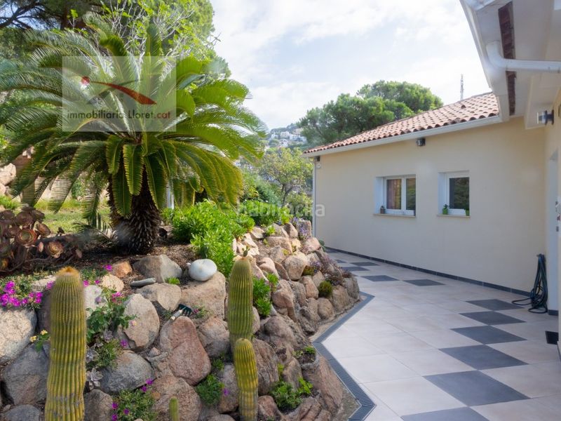 Foto f868b830-2a6e-4a89-97be-6075f9025655. Casa amb aparcament a Roca Grossa Lloret de Mar