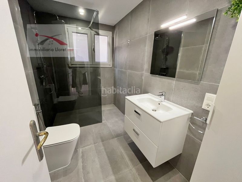Foto 02c49eb9-a1c1-48c2-8402-2cd44505438d. Casa amb aparcament a Roca Grossa Lloret de Mar