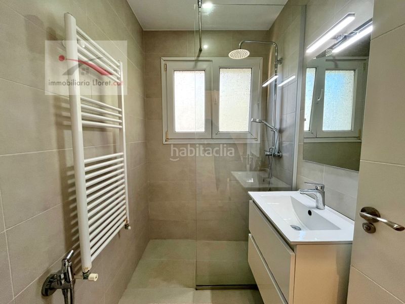 Foto 8b9798ab-7b74-48ac-9e9e-40a50a533907. Casa amb aparcament a Roca Grossa Lloret de Mar