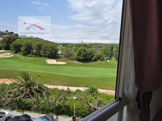 �tic a Calle cal�lipolis 42. Zona la pineda... �tico vistas directas al campo de golf y vista