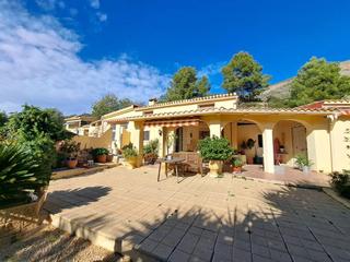Masia a Sella. Casa de campo soleada en la montaña de sella