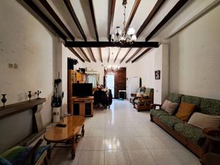 Masia a Confrides. Amplia casa de pueblo en confrides