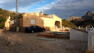 Casa a Bolulla. Chalet con parcela rústica de 20.000 m2 en bolulla