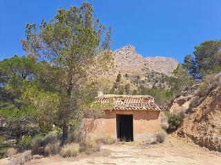 Propriété à Finestrat Pueblo. Finca rústica con caseta a la venta en finestrat
