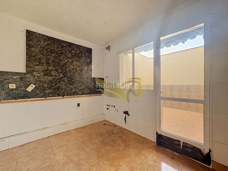 Foto 591bc727-31c0-4e1e-9d08-5f02a69d6f17. Casa aparellada amb xemeneia calefacció aparcament a Torres de Cotillas (Las)