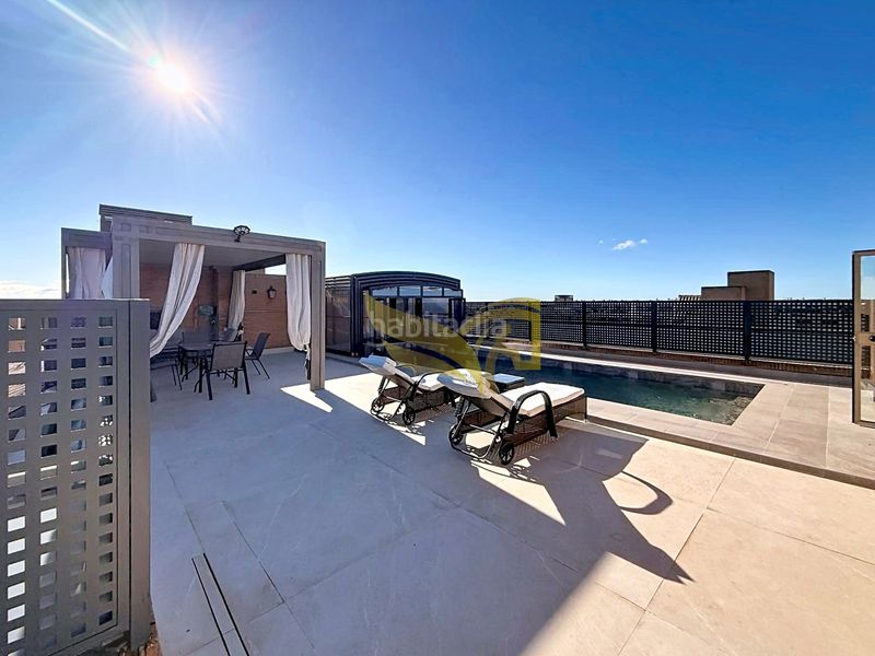 Foto 3e7e1e6d-fffe-43ce-9d8e-7632f7a680ff. Dúplex amb xemeneia calefacció aparcament piscina a Pozuelo de Alarcón