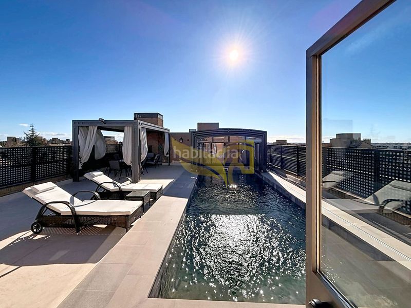 Foto 9702de5c-bb99-4403-8a3a-a93773584490. Dúplex amb xemeneia calefacció aparcament piscina a Pozuelo de Alarcón