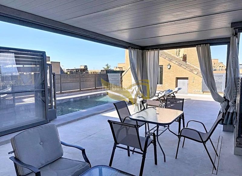 Foto d5b3d457-3f4e-4e2a-949f-4a8a9efce9e5. Dúplex amb xemeneia calefacció aparcament piscina a Pozuelo de Alarcón