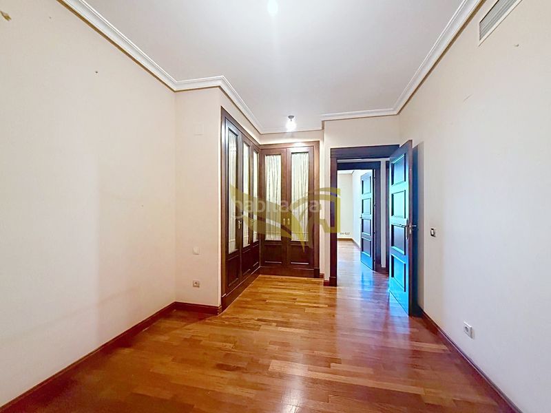 Foto 4f19d27c-6630-4f78-ba96-600349e43a7a. Pis amb calefacció aparcament a San Bernardo Sevilla