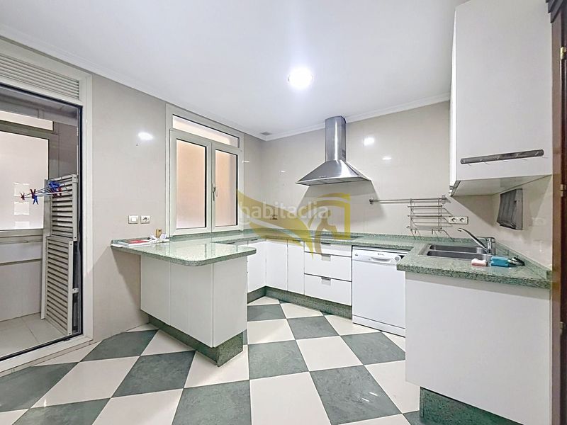 Foto ad3464b4-93a1-4e91-b653-9237c94fe2dc. Pis amb calefacció aparcament a San Bernardo Sevilla