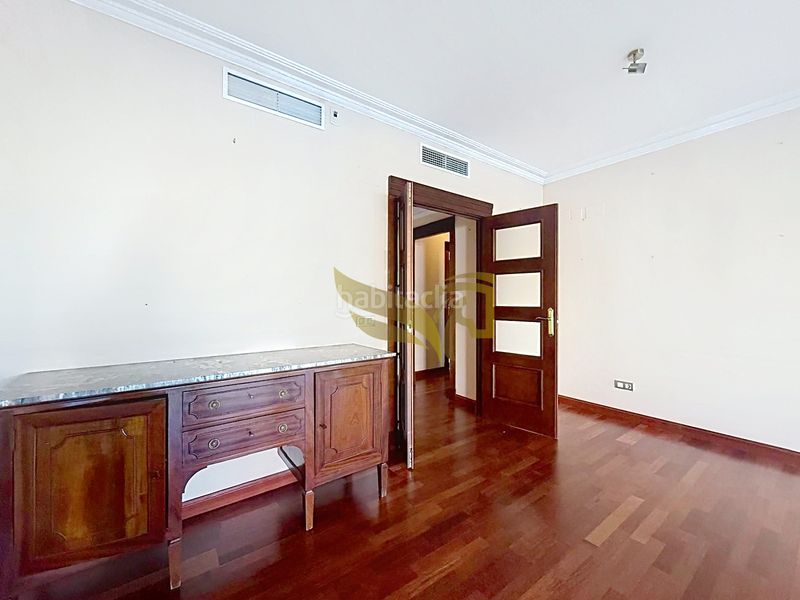 Foto b93f0fac-a962-477e-b6ed-d9bd77819b3e. Pis amb calefacció aparcament a San Bernardo Sevilla