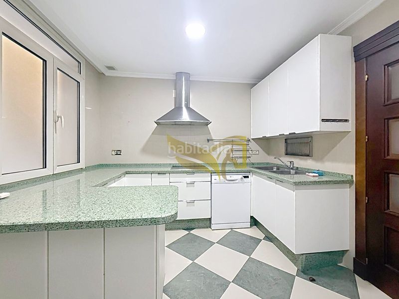 Foto be167929-ffaf-43eb-a84e-1bec329fdb03. Pis amb calefacció aparcament a San Bernardo Sevilla