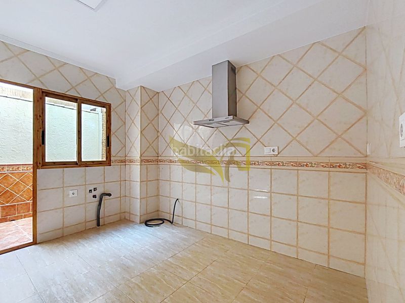 Foto bed7f6fa-c3a6-4304-b52b-6c3dabf49f2c. Pis a Santomera