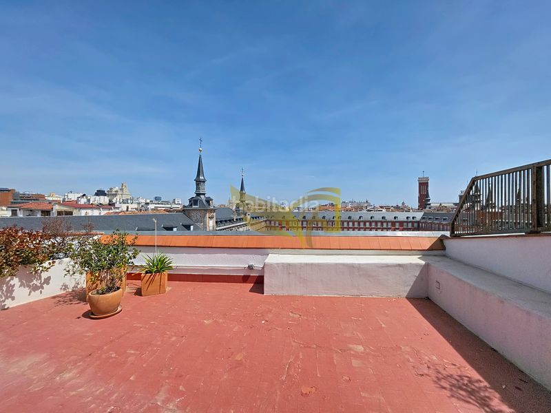 Foto d6ca21e9-f94f-4562-a7e2-7a005f6b4370. Àtic amb calefacció a Sol Madrid