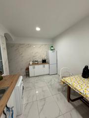 Location Appartement  Plaza reyes católicos. Se alquila piso reformado con terraza con vistas al monumento pu