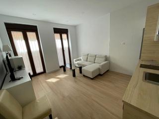 Location Appartement  Meléndez valdés. Se alquila piso reformado en c/ melendez valdes, junto a plaza e