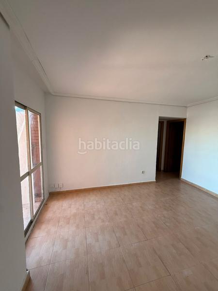 Foto a85a4d15-af96-47f3-83e8-66f54f86f86b. Piso se vende vivienda en san fernando con terraza en Badajoz