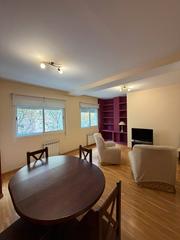 Appartement  Calle ricardo fernández de la puente. Se vende piso en la paralela a la c/ menacho, con plaza de garaj