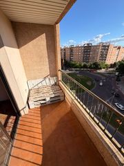 Rent Flat  Calle ángel quintanilla ulla. Se alquila piso con terraza, piscina y garaje en valdepasillas,