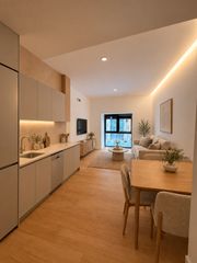 Appartamento  Calle san juan. Se vende piso reformado en c/ san juan. junto a plaza españa