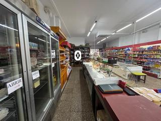 Lloguer Local Comercial  Dels jocs. Se alquila o traspasa local comercial, inca.