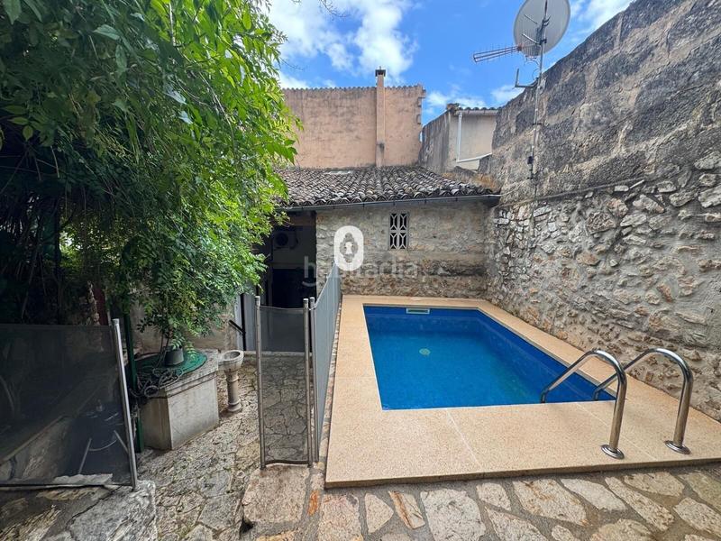 Foto a5bd1721-f8ee-4b84-9ce4-2587e93cca5b. Chalet se vende triplex . en Lloseta