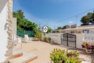 Casa aparellada  Ronda la pleta. Chalet pareado con entradas independientes en venta. son baul.
