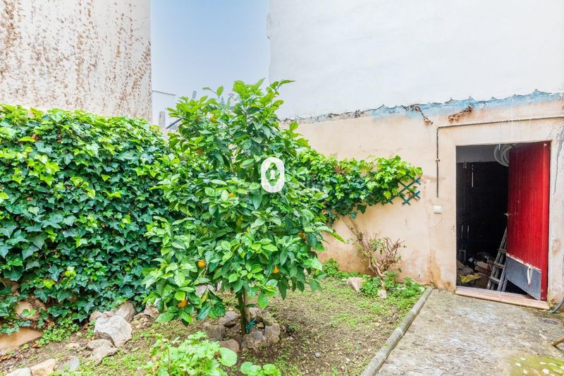 Foto 9c8dd954-0a7d-40cc-877d-00af6350d3d5. Casa aparellada amb aparcament a Selva